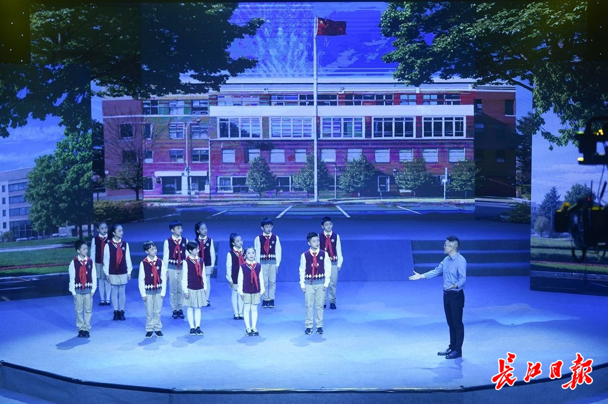 致敬城市英雄，厚植爱国情怀，武汉市中小学生同上一堂思政课