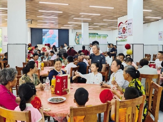 “共享厨房”吃出幸福味道　