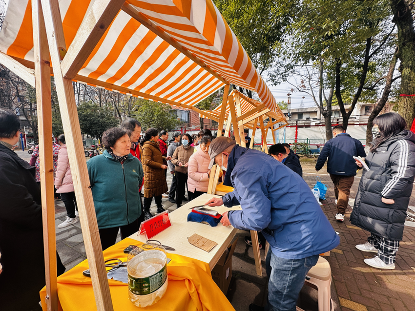 追“锋”而行 薪火相传 钢花村街道学雷锋系列活动精彩纷呈.docx