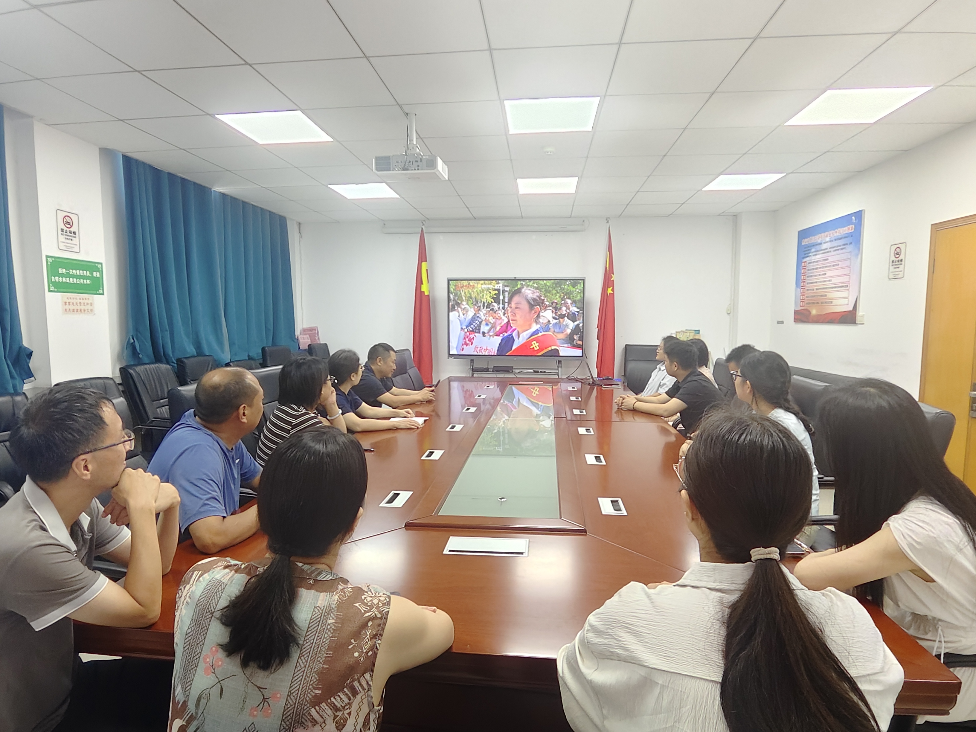 巴东县委宣传部干部职工集中收看“中国好人榜”发布仪式2